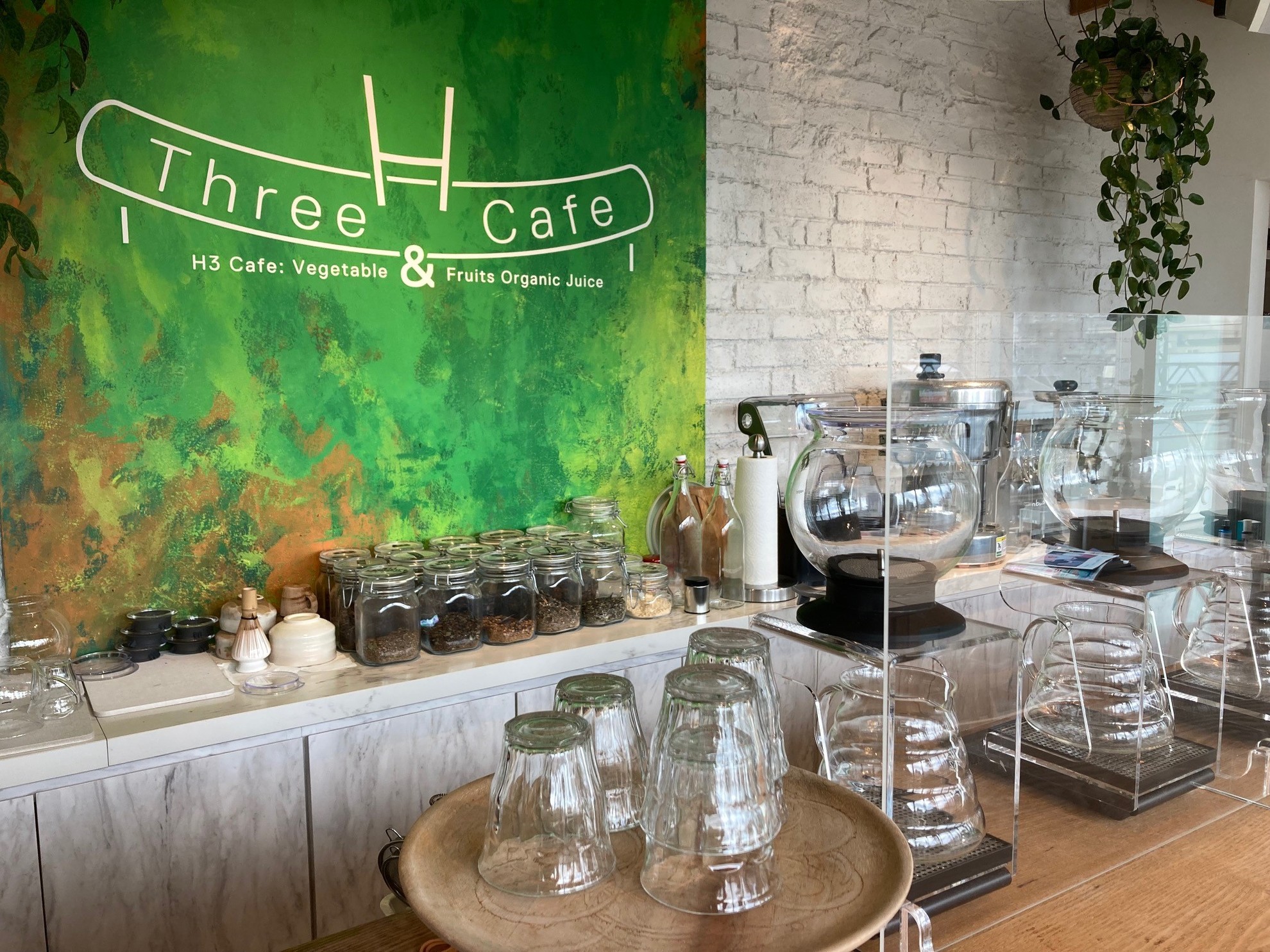H THREE STUDIO & CAFE